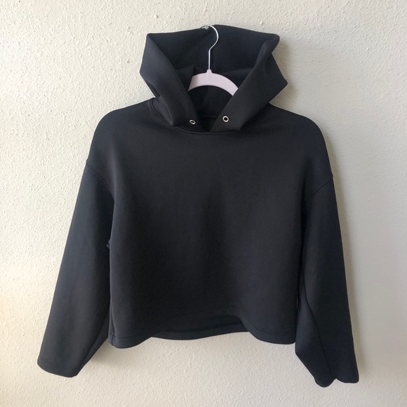 uniqlo black hoodie